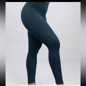Buffbunny large vibe capri leggings teal me more